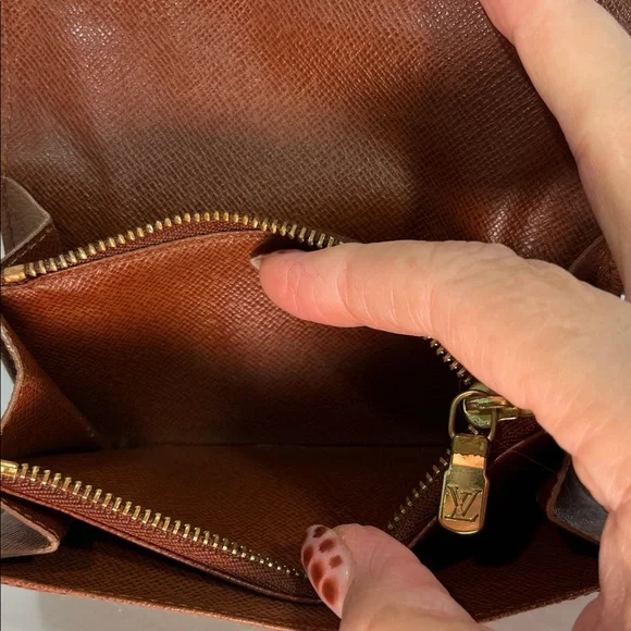 Louis Vuitton Brown and Gold Monogram Clutch - Picture 5 of 6